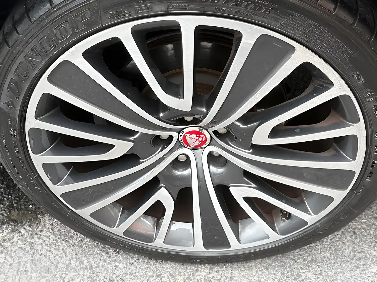 Used 2016 Jaguar Xj Autobiography Grey - Interior and Exterior details 18