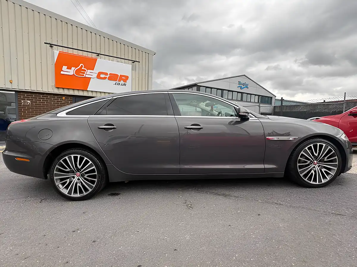 Used 2016 Jaguar Xj Autobiography Grey - Interior and Exterior details 4