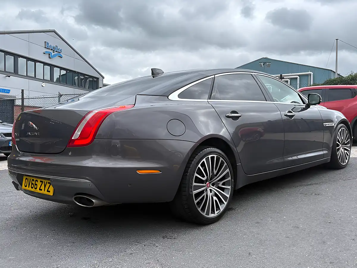 Used 2016 Jaguar Xj Autobiography Grey - Interior and Exterior details 5