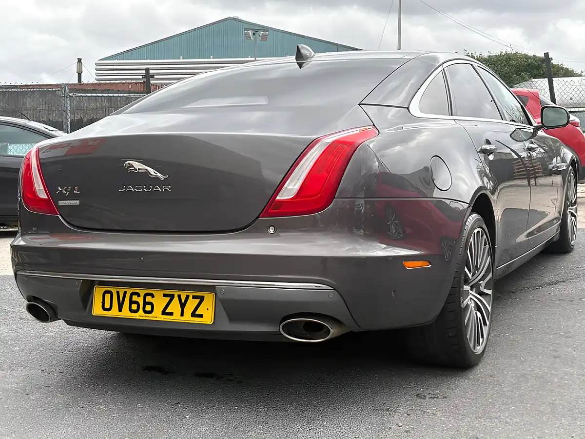 Used 2016 Jaguar Xj Autobiography Grey - Interior and Exterior details 6
