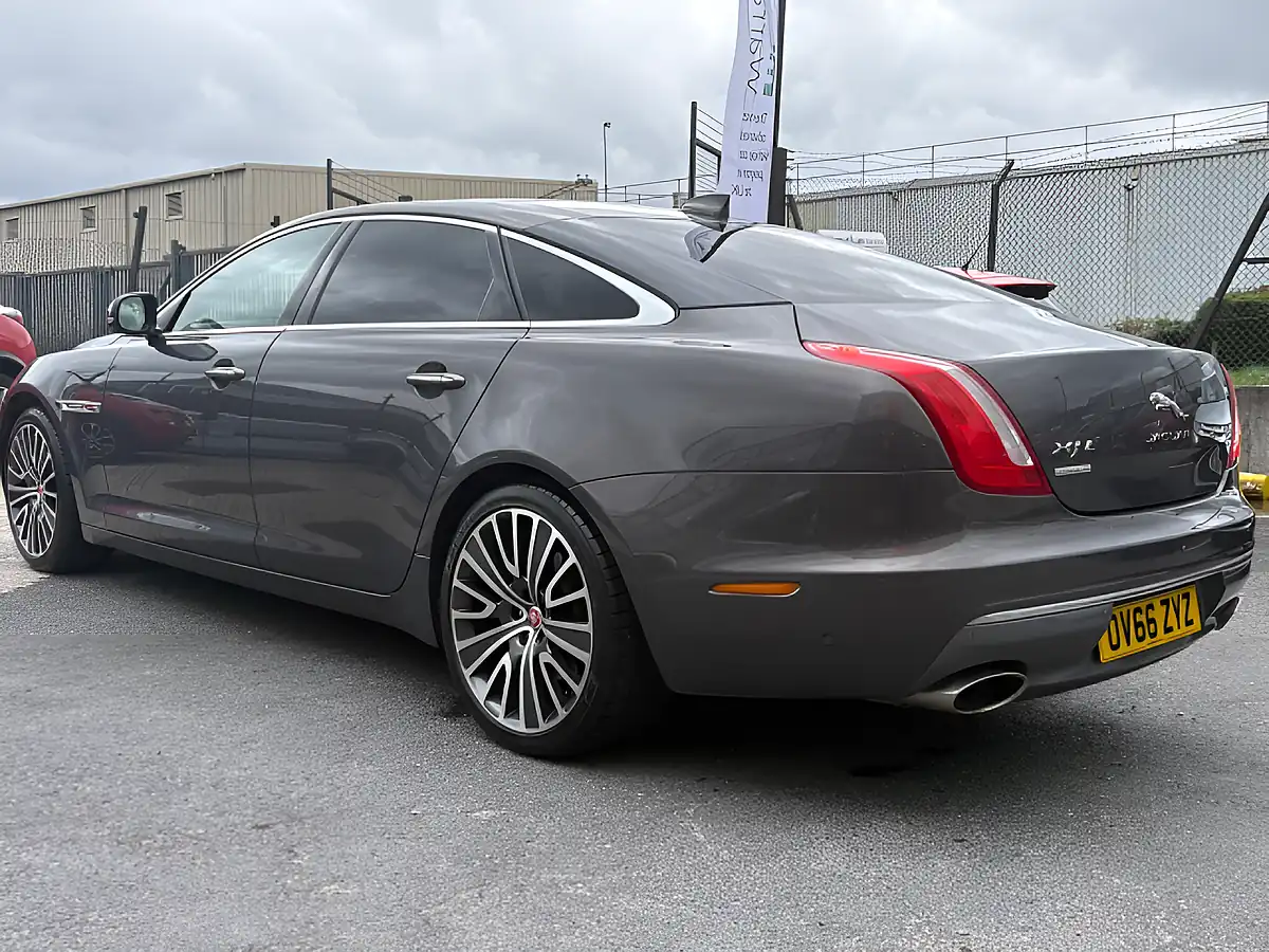 Used 2016 Jaguar Xj Autobiography Grey - Interior and Exterior details 9