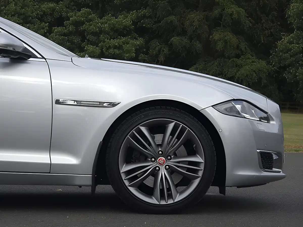Used 2016 Jaguar Xj Autobiography Rhodium Silver Metallic - Interior and Exterior details 11