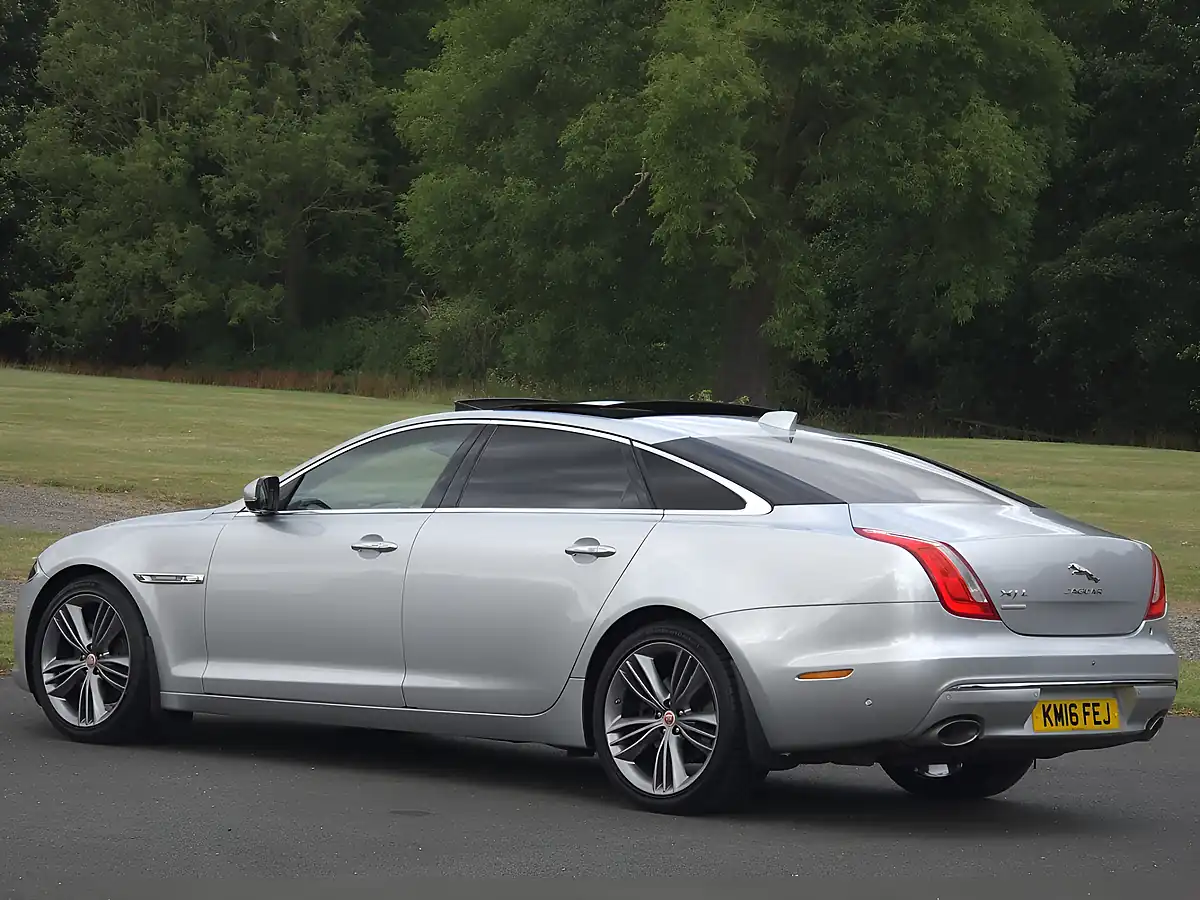 Used 2016 Jaguar Xj Autobiography Rhodium Silver Metallic - Interior and Exterior details 12