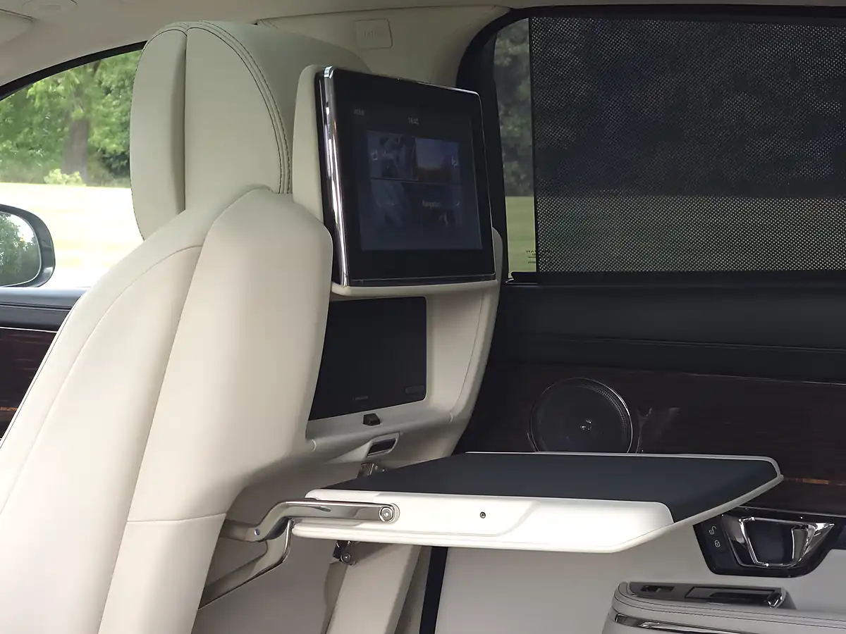Used 2016 Jaguar Xj Autobiography Rhodium Silver Metallic - Interior and Exterior details 14