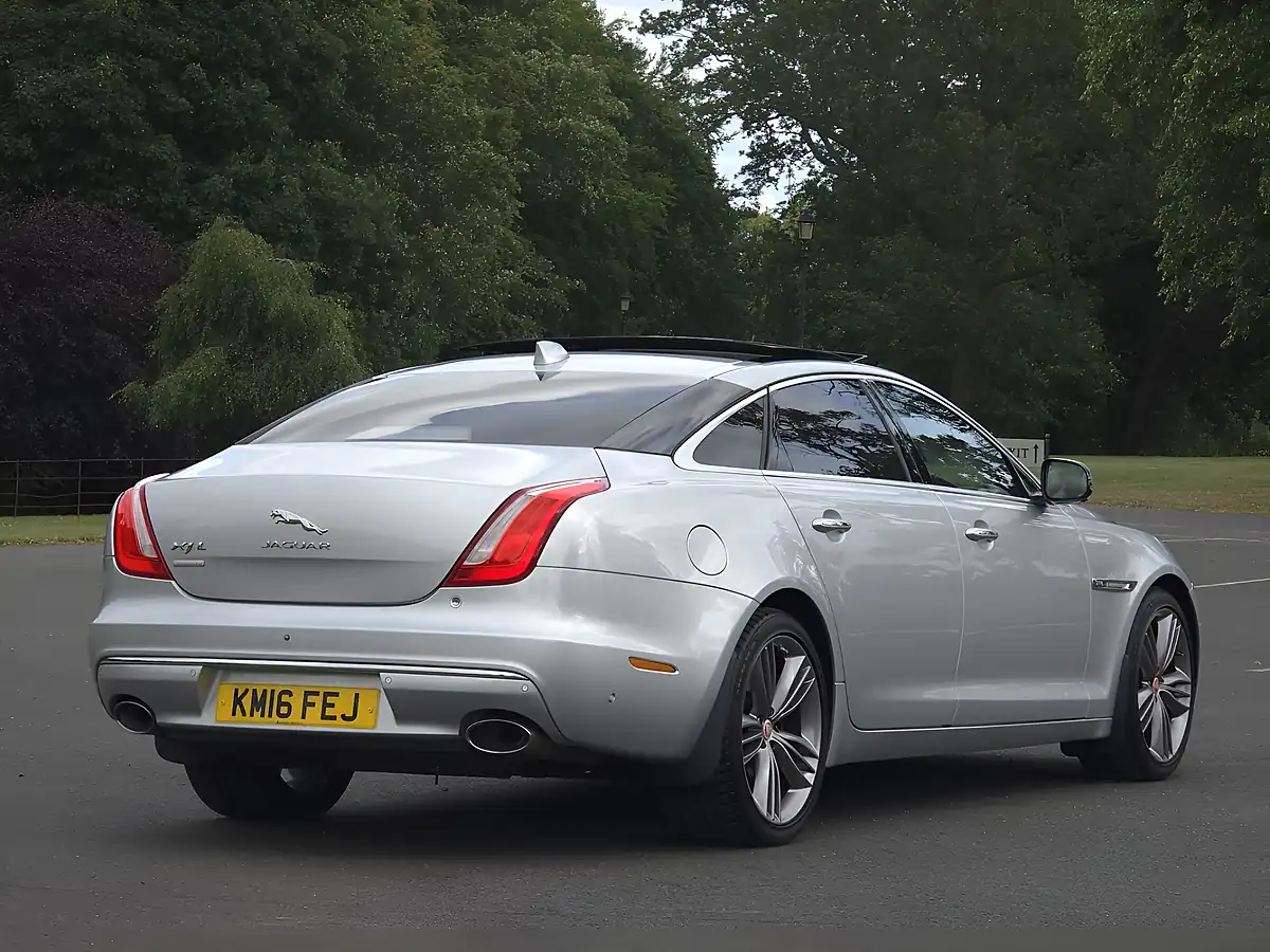 Used 2016 Jaguar Xj Autobiography Rhodium Silver Metallic - Interior and Exterior details 4