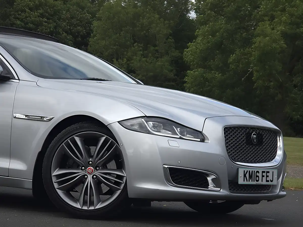 Used 2016 Jaguar Xj Autobiography Rhodium Silver Metallic - Interior and Exterior details 6