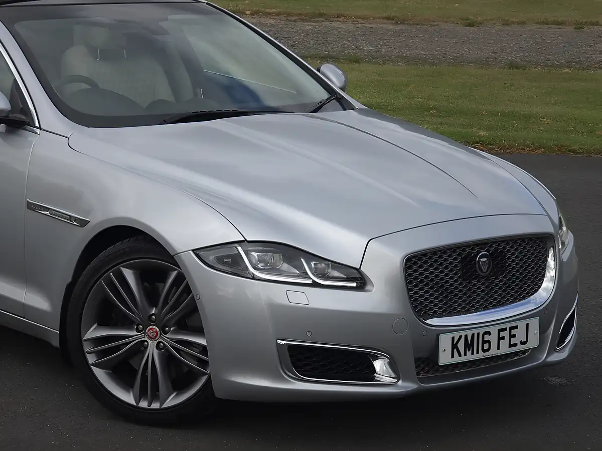 Used 2016 Jaguar Xj Autobiography Rhodium Silver Metallic - Interior and Exterior details 7