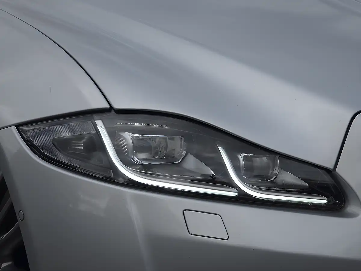 Used 2016 Jaguar Xj Autobiography Rhodium Silver Metallic - Interior and Exterior details 9