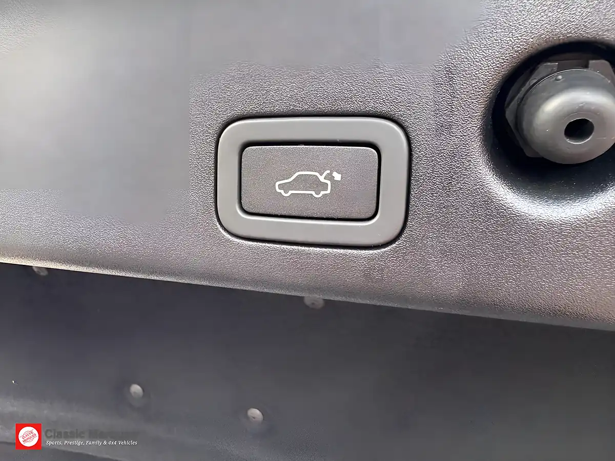 Used 2016 Jaguar Xj Portfolio Black - Interior and Exterior details 13
