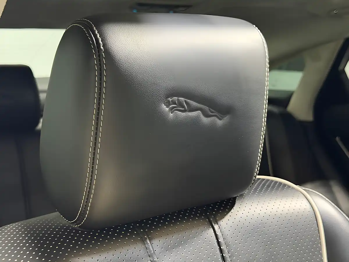 Used 2016 Jaguar Xj Portfolio White - Interior and Exterior details 11