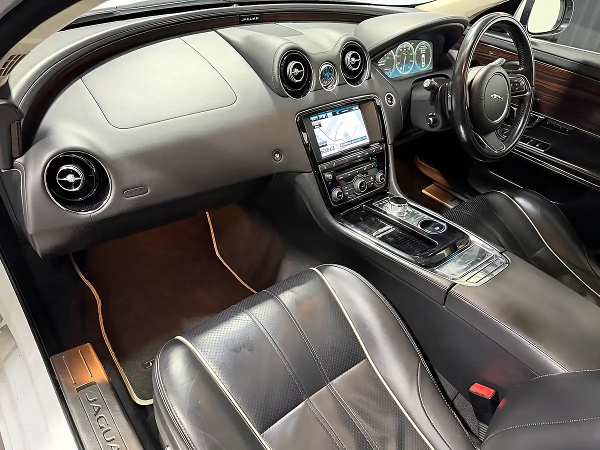 Used 2016 Jaguar Xj Portfolio White - Interior and Exterior details 13