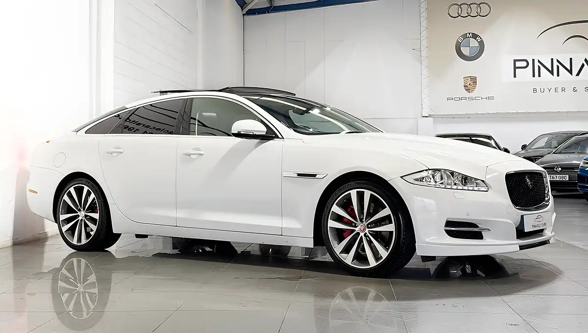 Used 2016 Jaguar Xj Portfolio White - Interior and Exterior details 7
