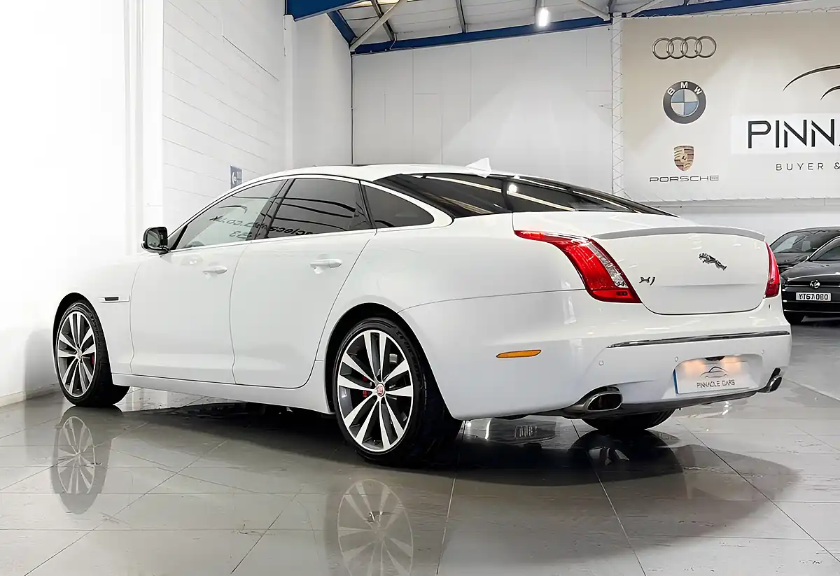 Used 2016 Jaguar Xj Portfolio White - Interior and Exterior details 8