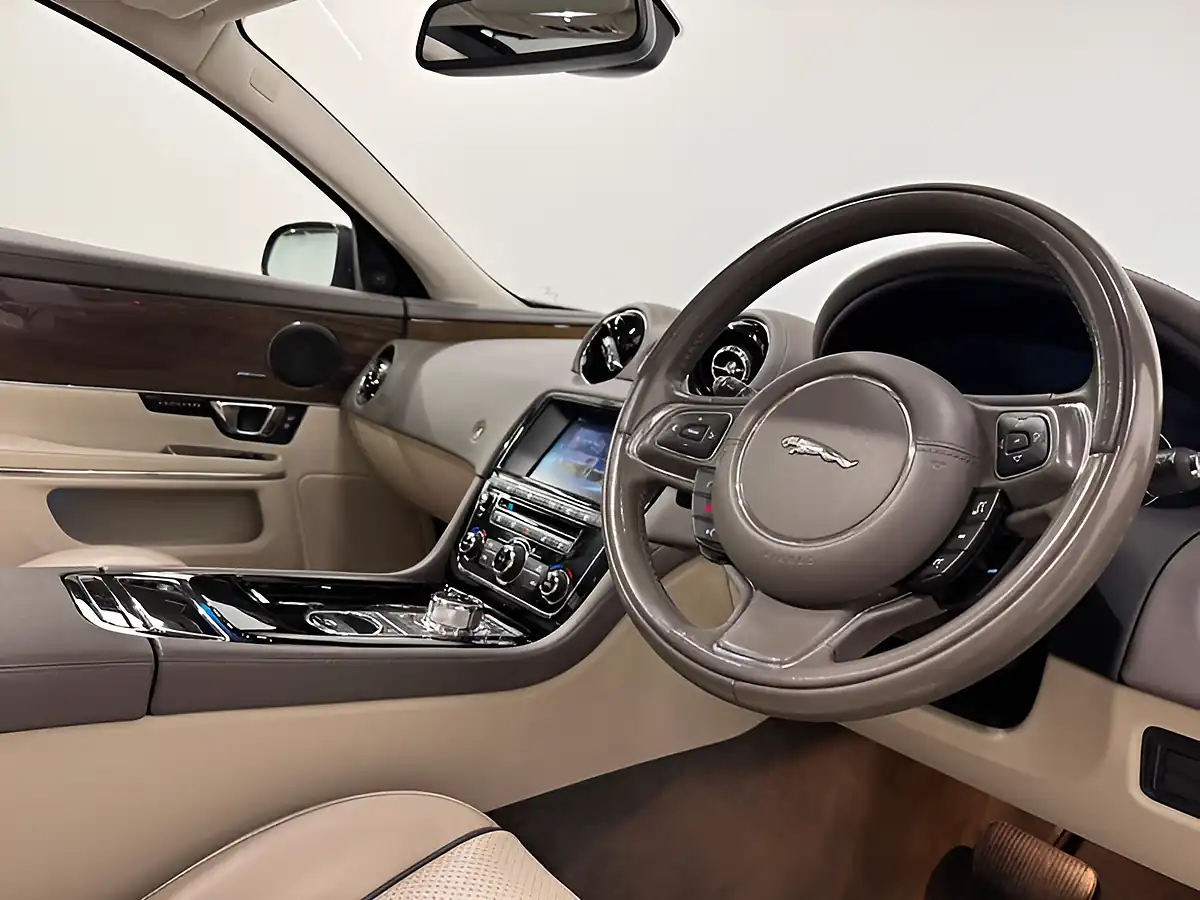 Used 2016 Jaguar Xj Premium Luxury Blue - Interior and Exterior details 10