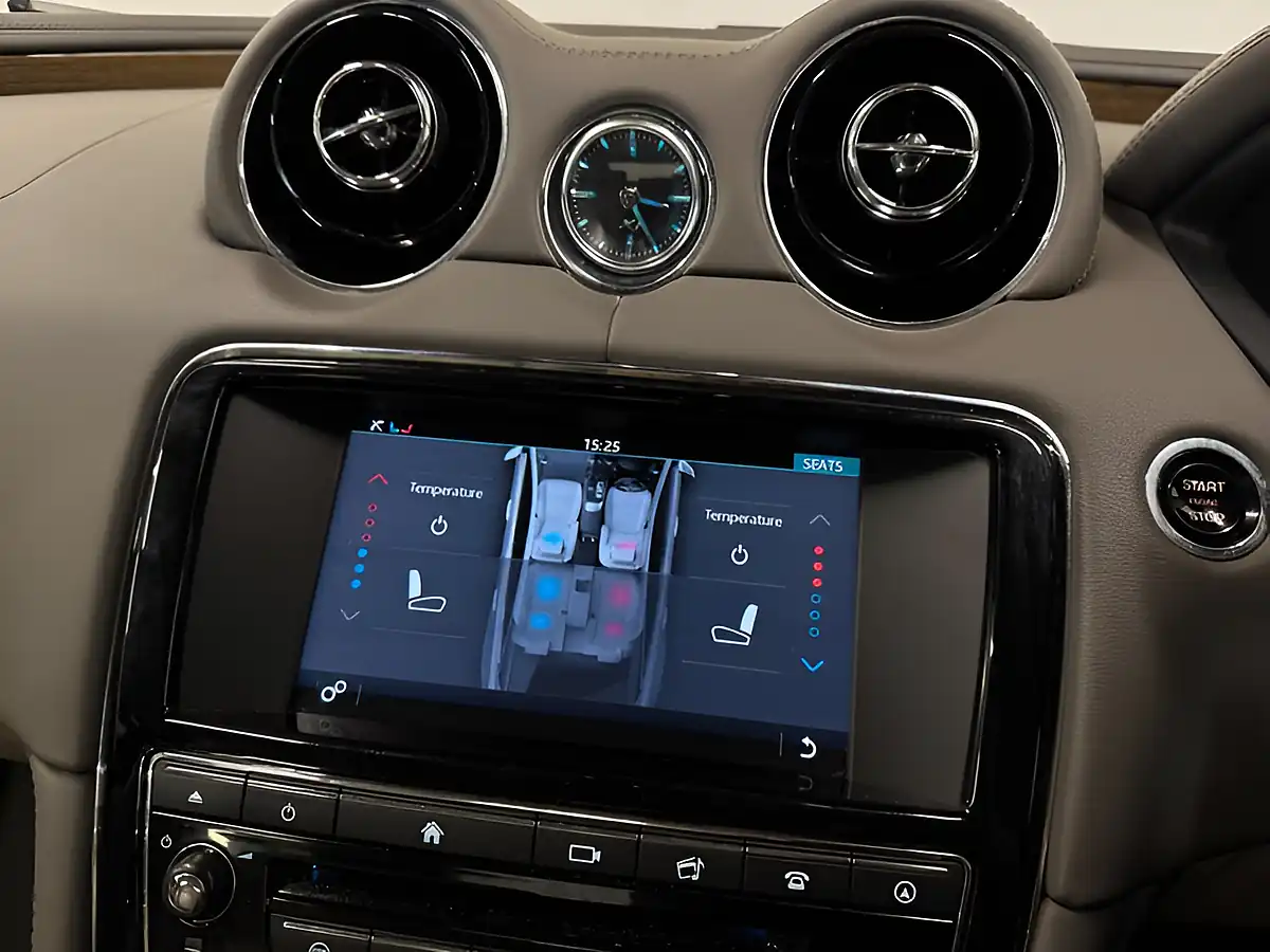 Used 2016 Jaguar Xj Premium Luxury Blue - Interior and Exterior details 18
