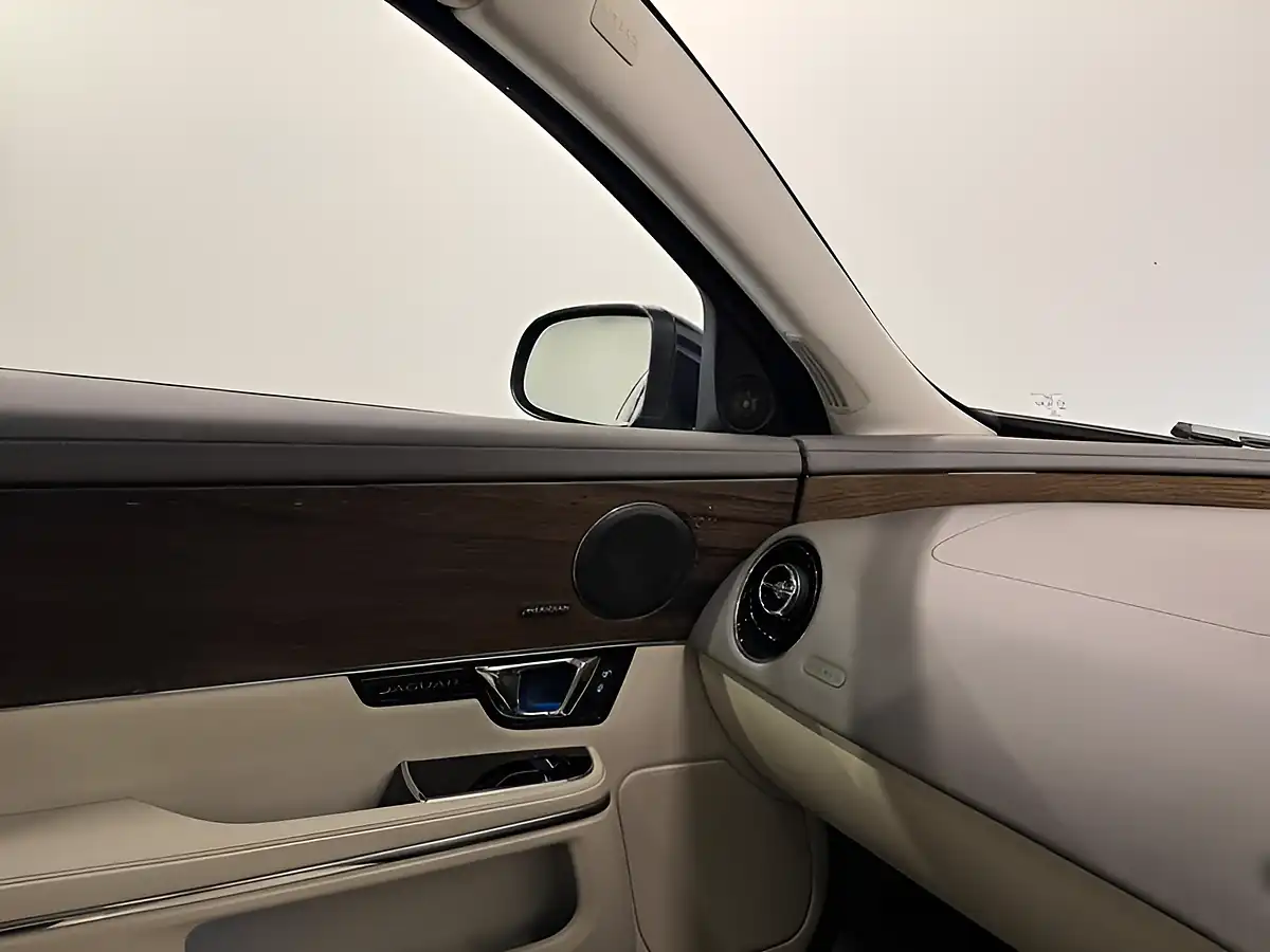 Used 2016 Jaguar Xj Premium Luxury Blue - Interior and Exterior details 19