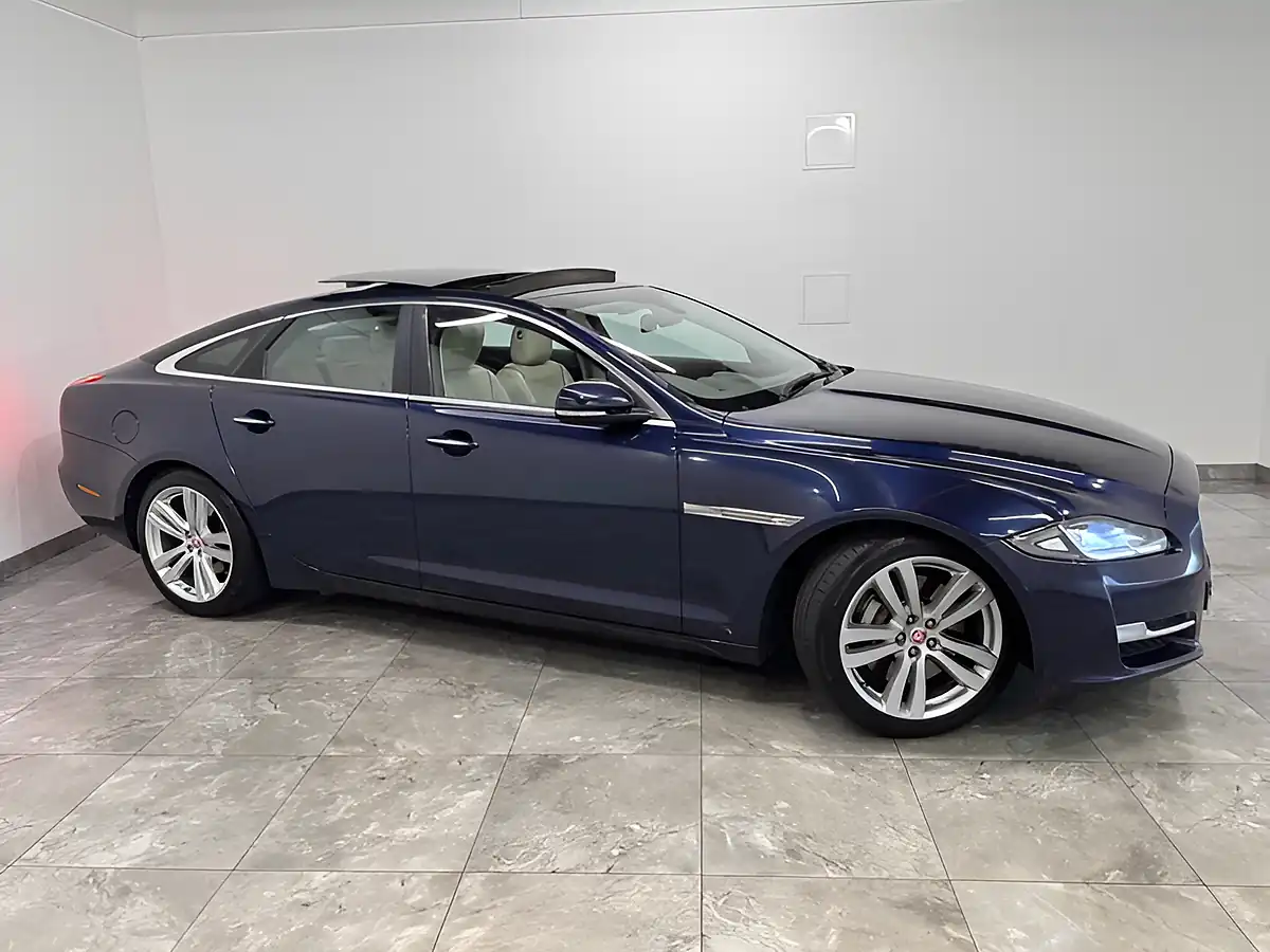 Used 2016 Jaguar Xj Premium Luxury Blue - Interior and Exterior details 2