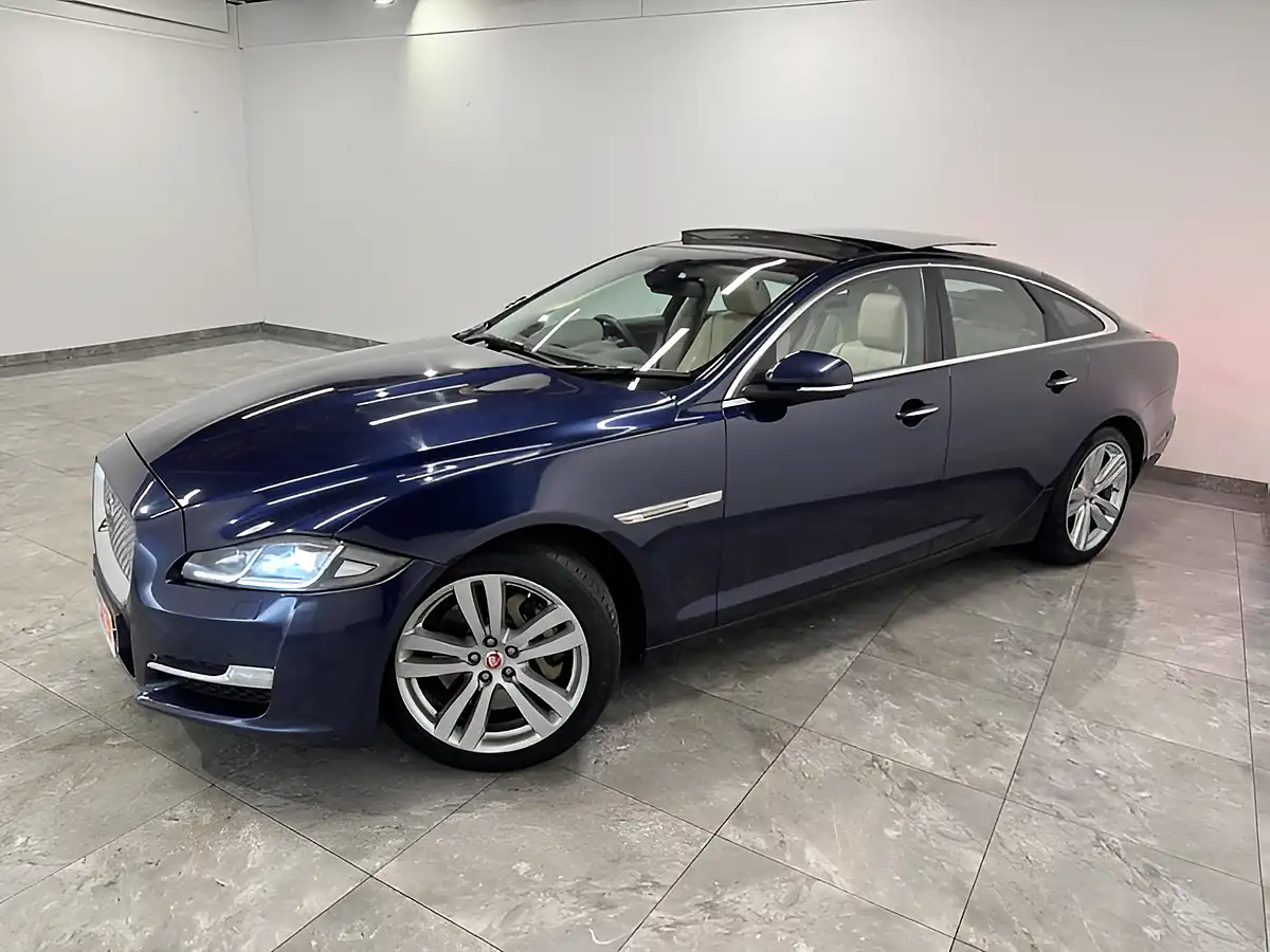 Used 2016 Jaguar Xj Premium Luxury Blue - Interior and Exterior details 4