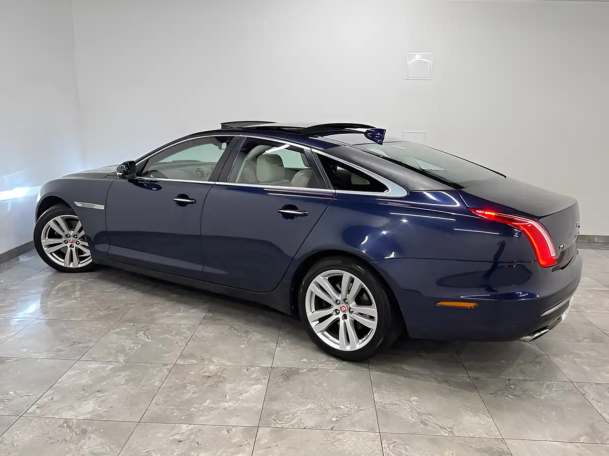 Used 2016 Jaguar Xj Premium Luxury Blue - Interior and Exterior details 6