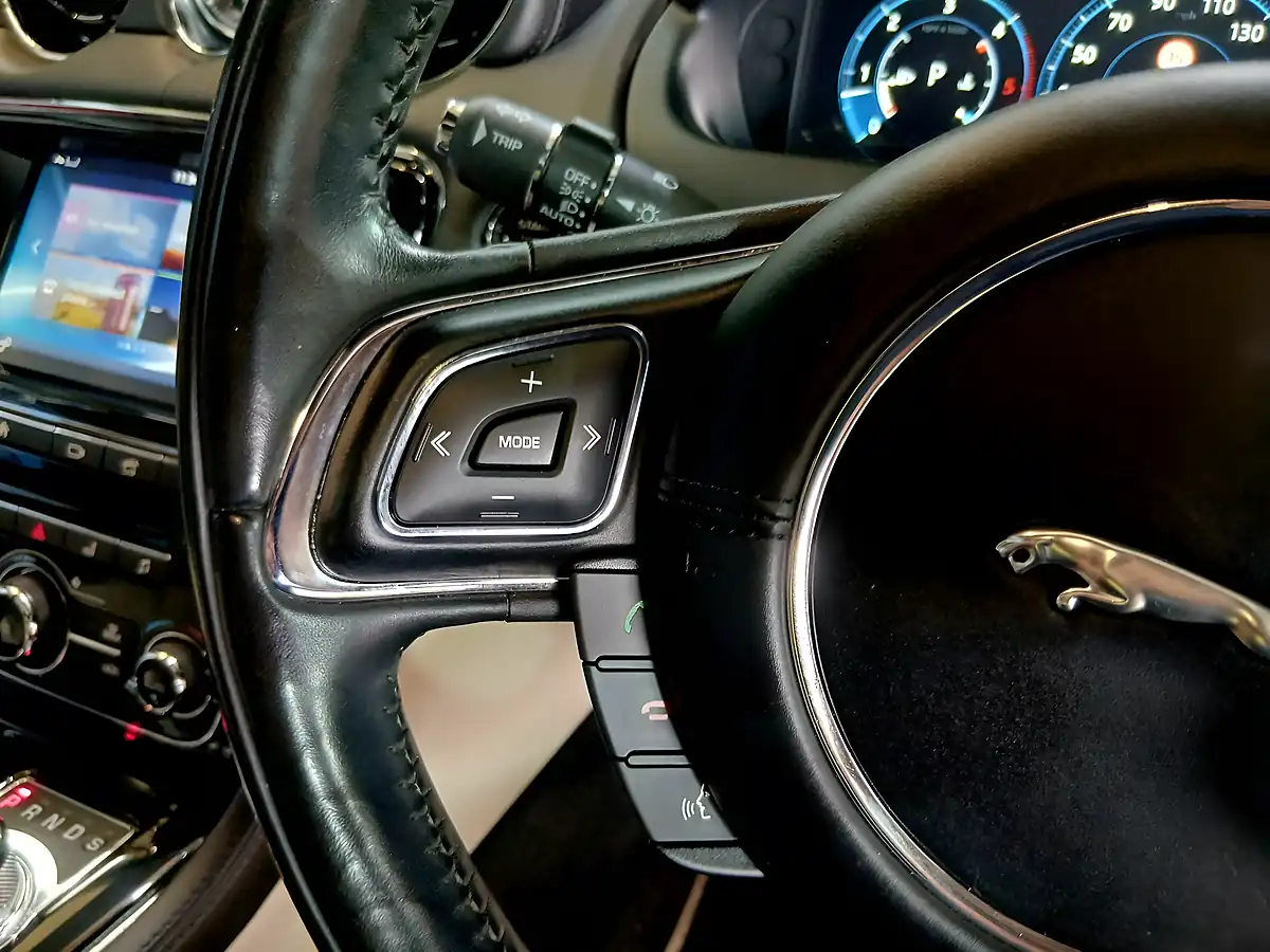 Used 2016 Jaguar Xj R-Sport Red - Interior and Exterior details 13