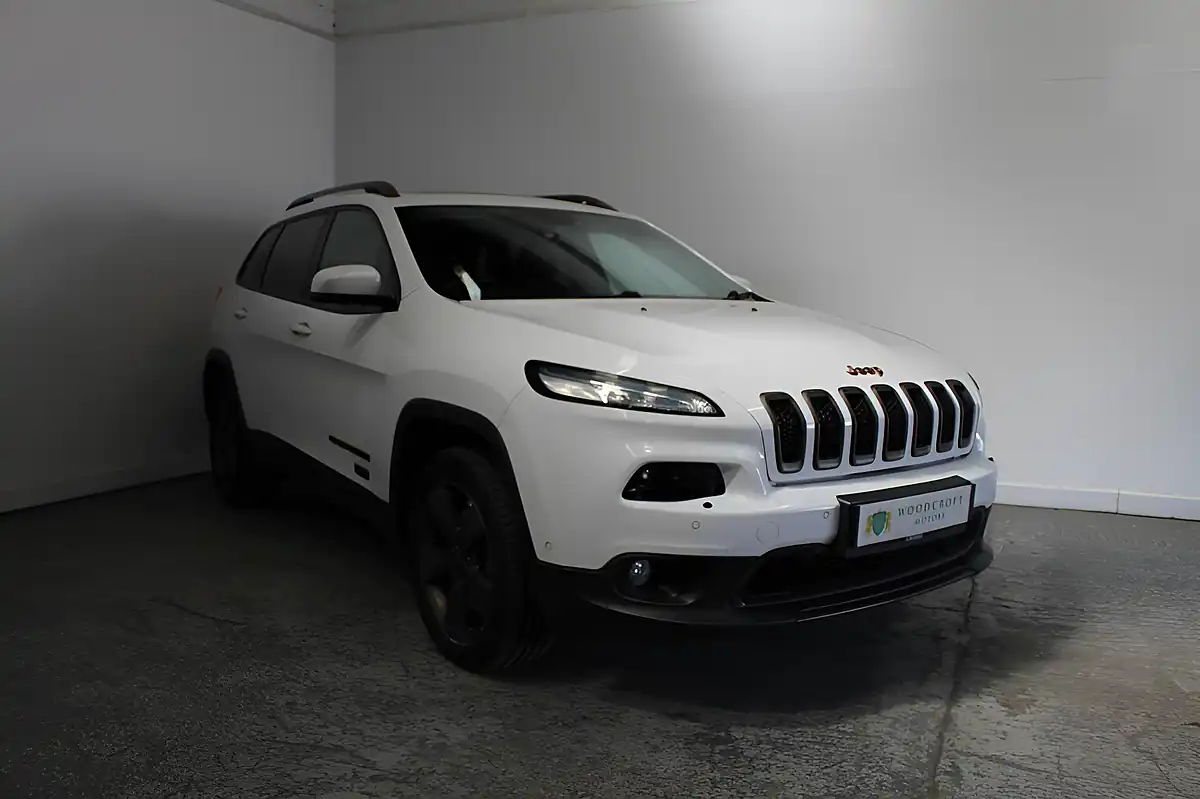 Used 2016 Jeep Cherokee 75th Anniversary White - Front View