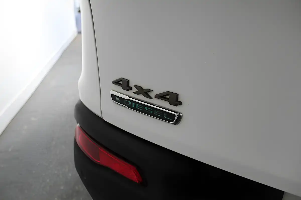 Used 2016 Jeep Cherokee 75th Anniversary White - Interior and Exterior details 10