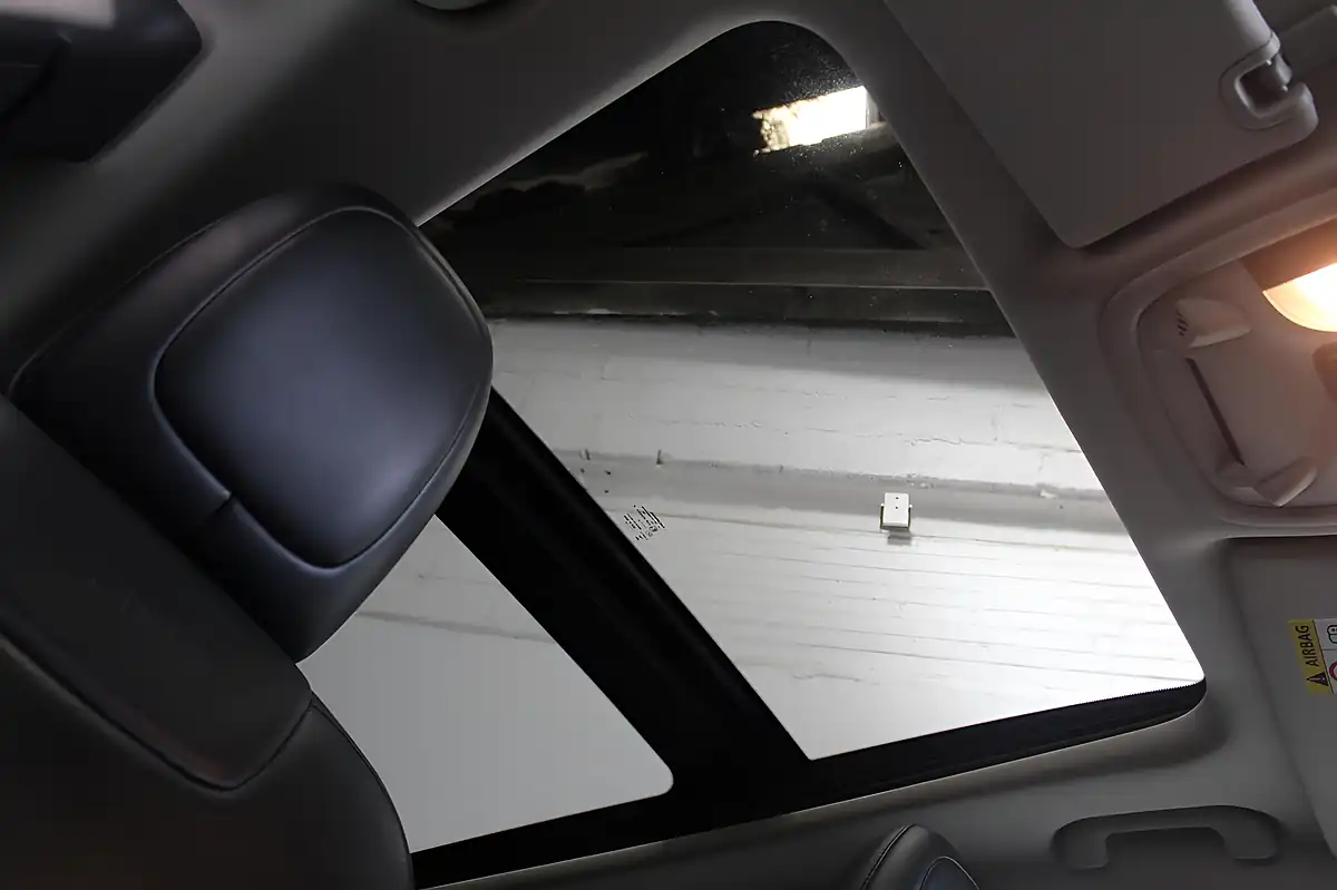 Used 2016 Jeep Cherokee 75th Anniversary White - Interior and Exterior details 11