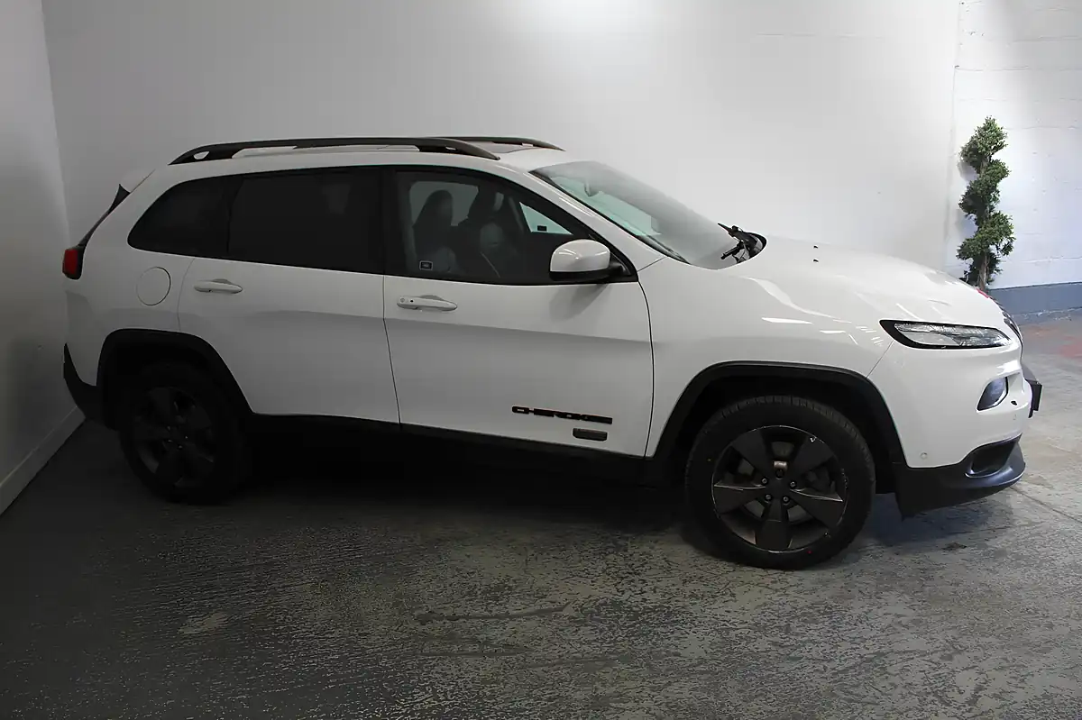 Used 2016 Jeep Cherokee 75th Anniversary White - Interior and Exterior details 3