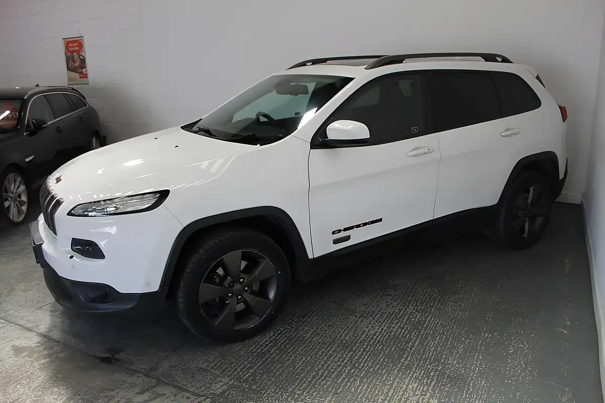 Used 2016 Jeep Cherokee 75th Anniversary White - Interior and Exterior details 4