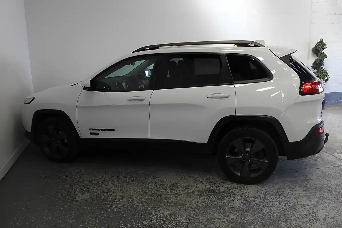 Used 2016 Jeep Cherokee 75th Anniversary White - Interior and Exterior details 7