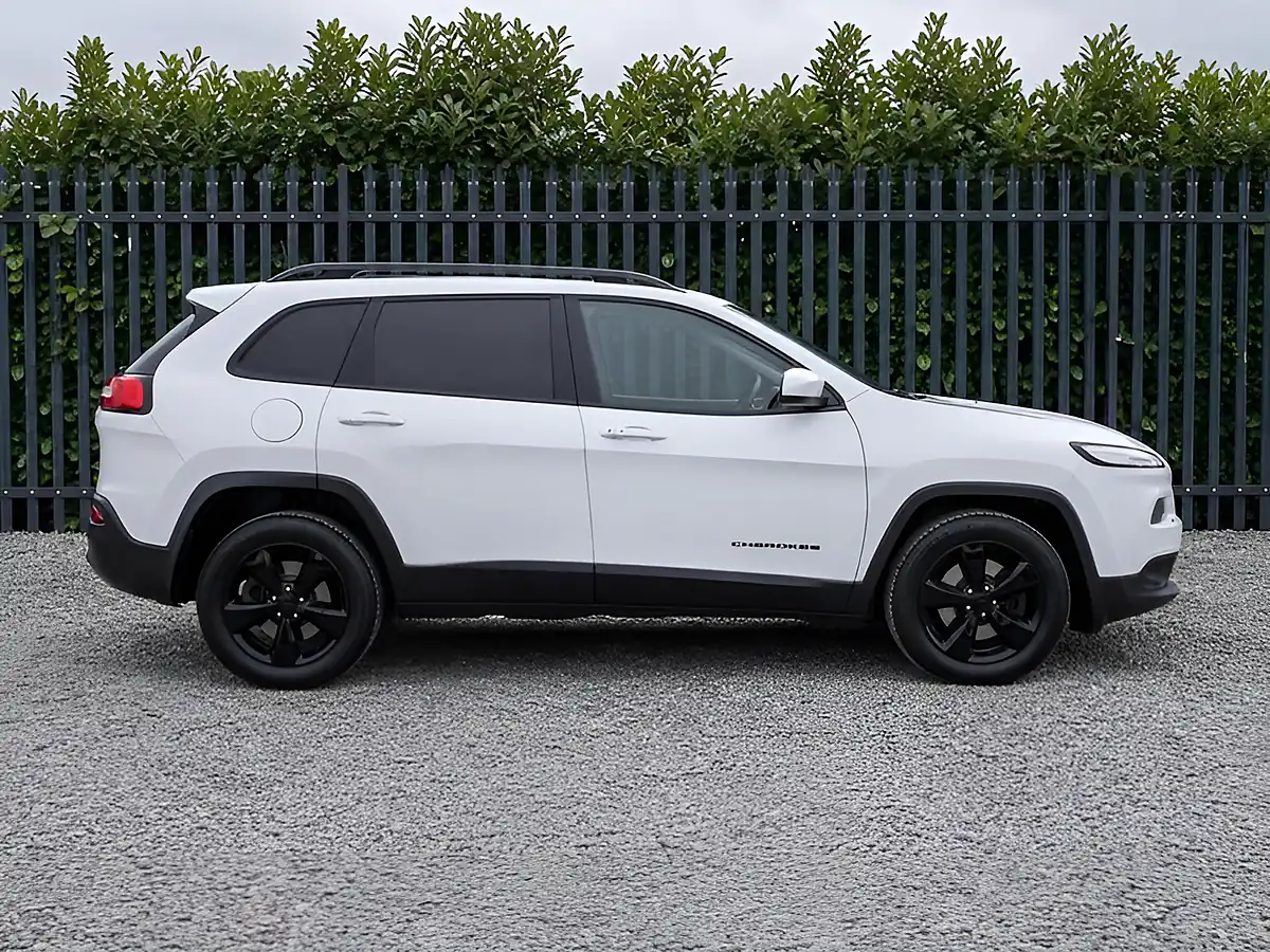 Used 2016 Jeep Cherokee Night Eagle White - Interior and Exterior details 6