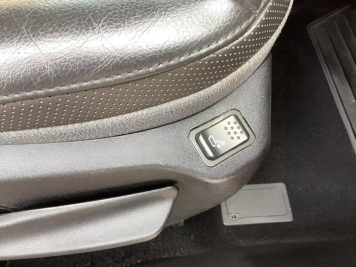 Used 2016 Jeep Renegade Limited Colorado Red - Interior and Exterior details 17