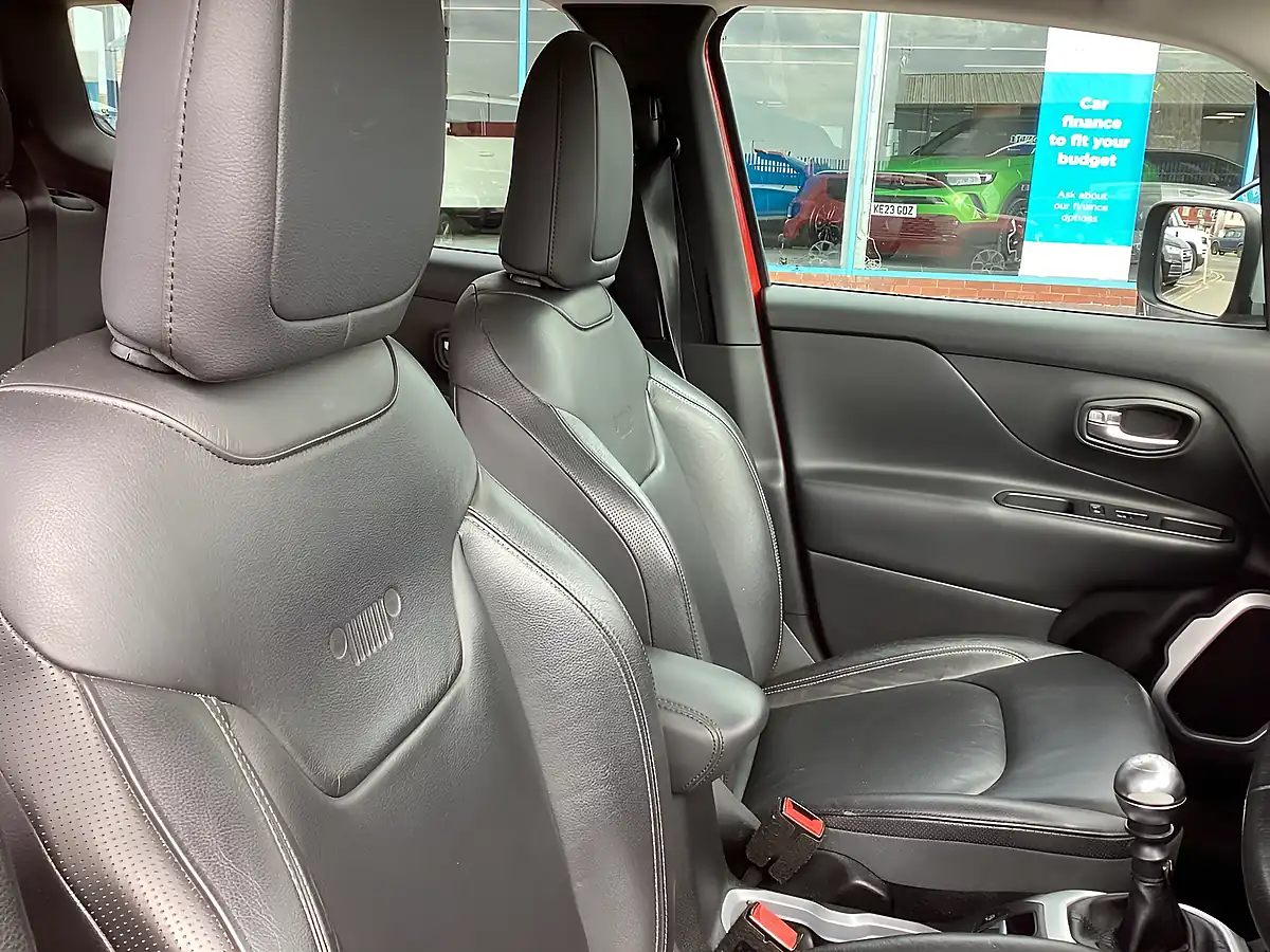 Used 2016 Jeep Renegade Limited Colorado Red - Interior and Exterior details 8