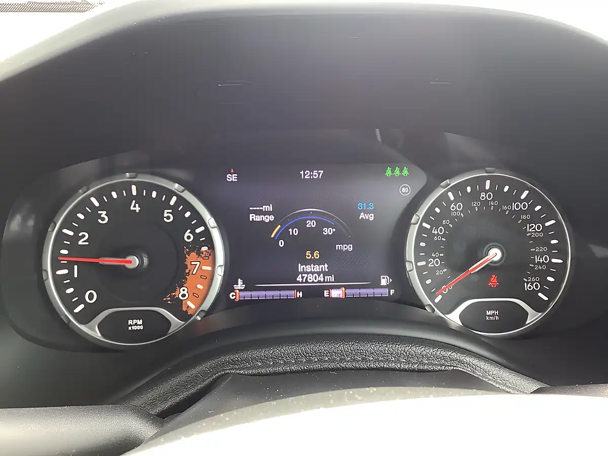 Used 2016 Jeep Renegade Limited Colorado Red - Interior and Exterior details 9