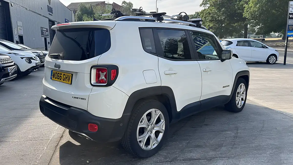Used 2016 Jeep Renegade Limited White - Interior and Exterior details 4