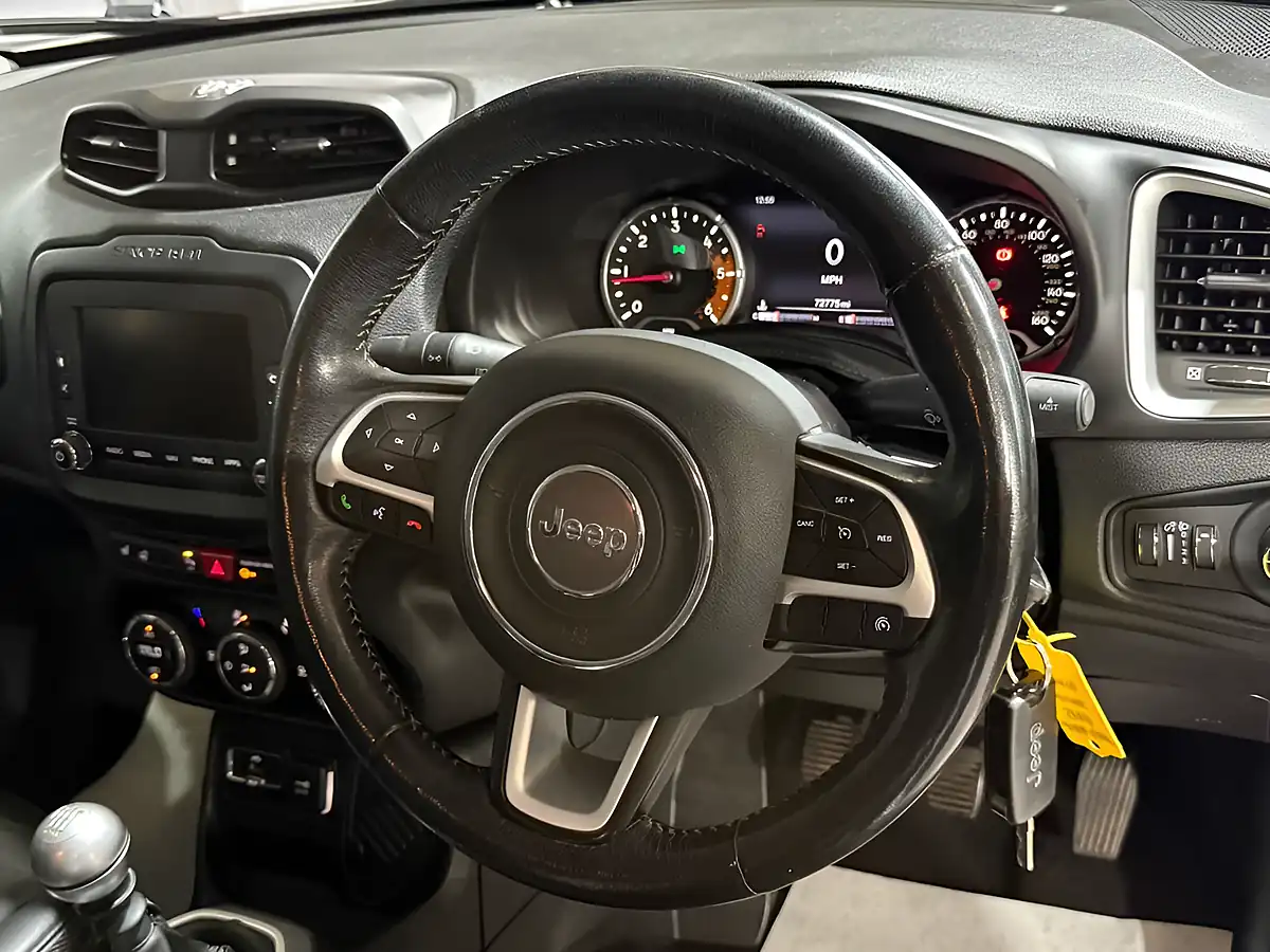 Used 2016 Jeep Renegade Limited White - Interior and Exterior details 9