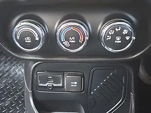Used 2016 Jeep Renegade Longitude Black - Interior and Exterior details 13