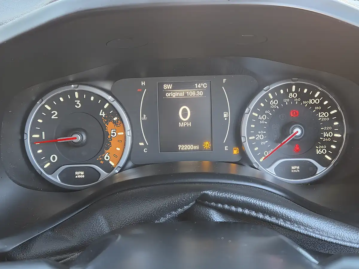 Used 2016 Jeep Renegade Longitude Black - Interior and Exterior details 9
