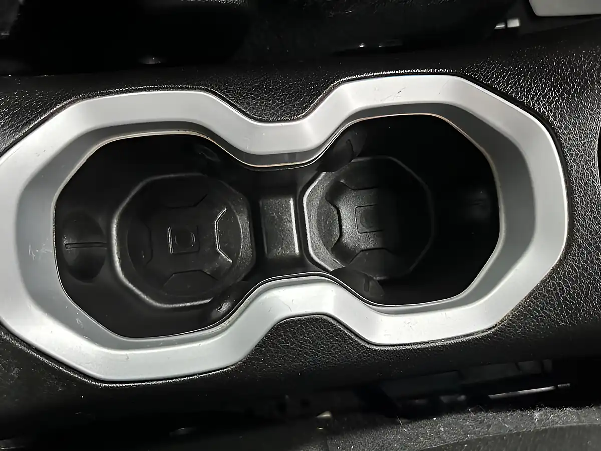 Used 2016 Jeep Renegade Longitude Black - Interior and Exterior details 18