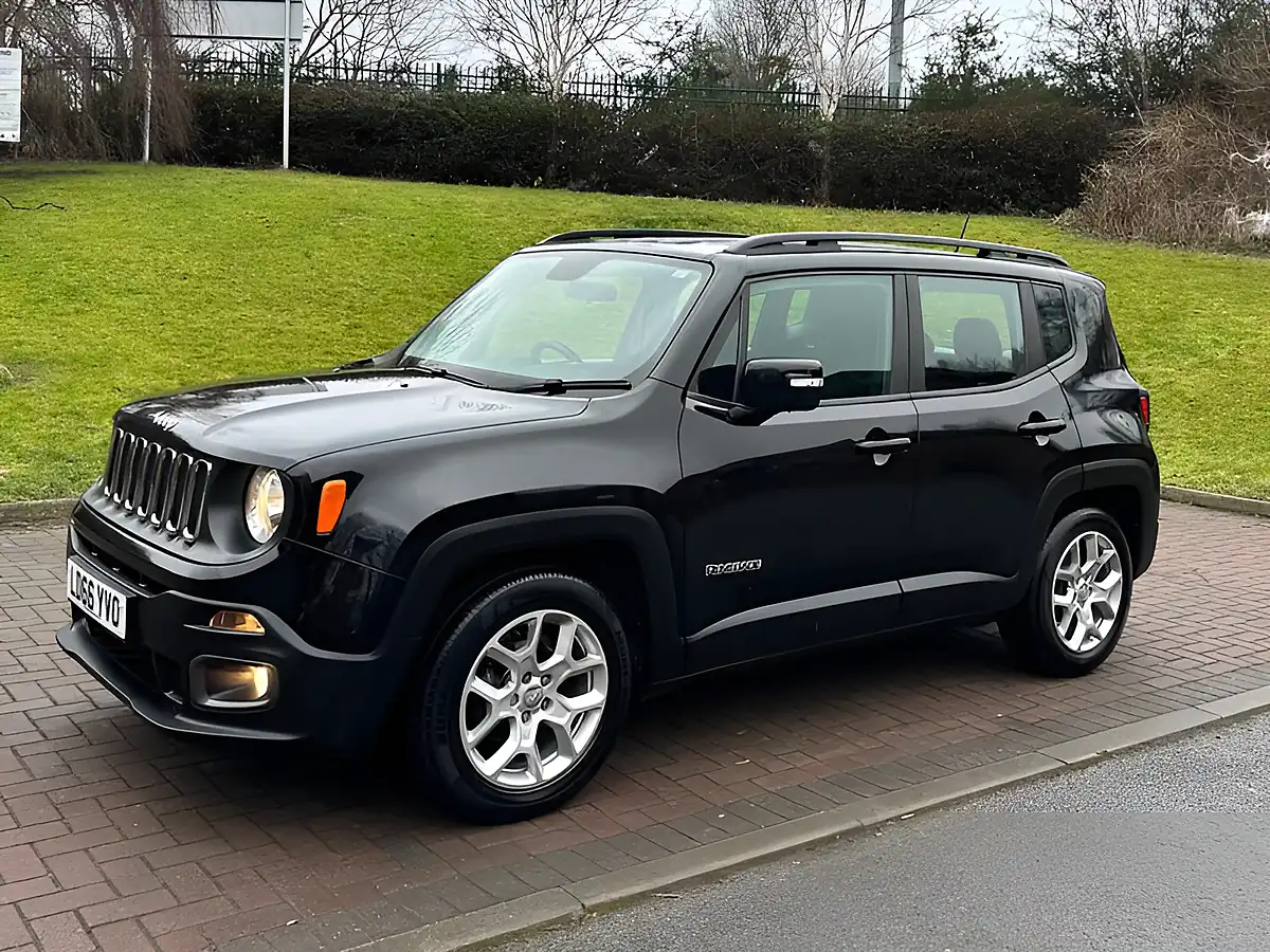 Used 2016 Jeep Renegade Longitude Black - Interior and Exterior details 8