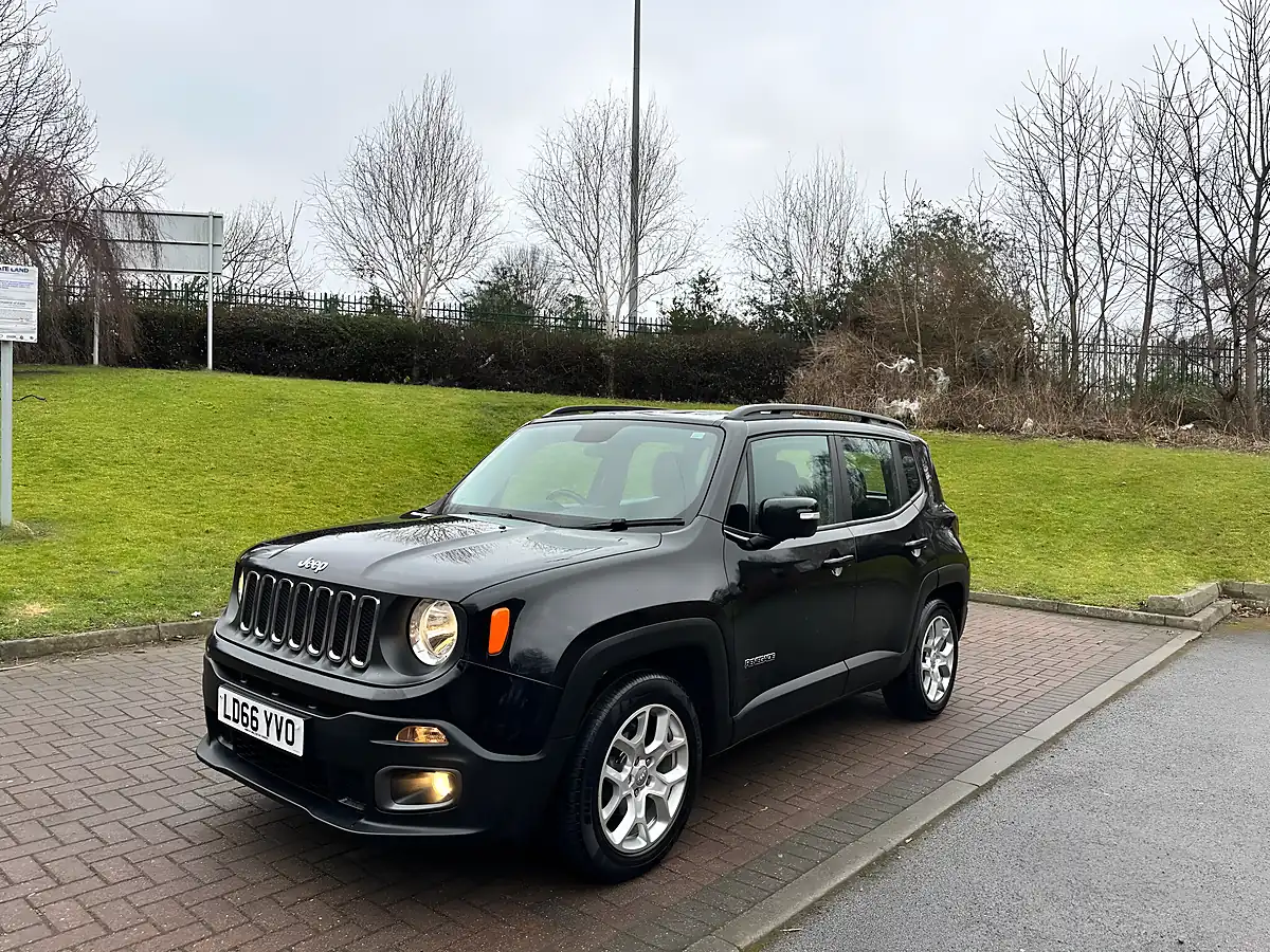 Used 2016 Jeep Renegade Longitude Black - Interior and Exterior details 11