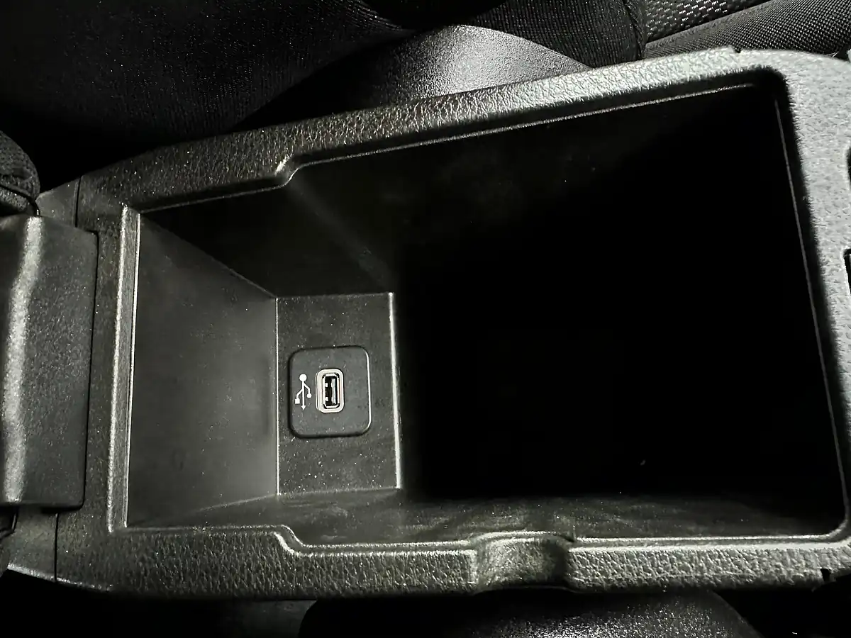 Used 2016 Jeep Renegade Longitude Black - Interior and Exterior details 18