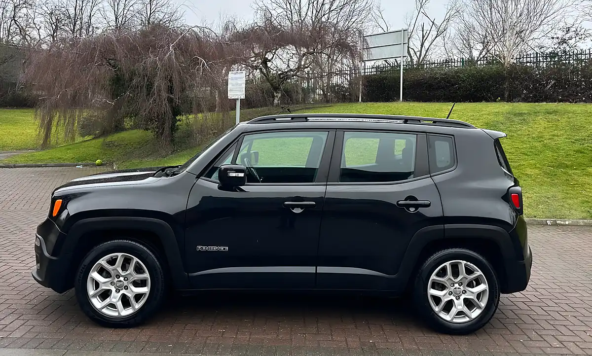 Used 2016 Jeep Renegade Longitude Black - Interior and Exterior details 4