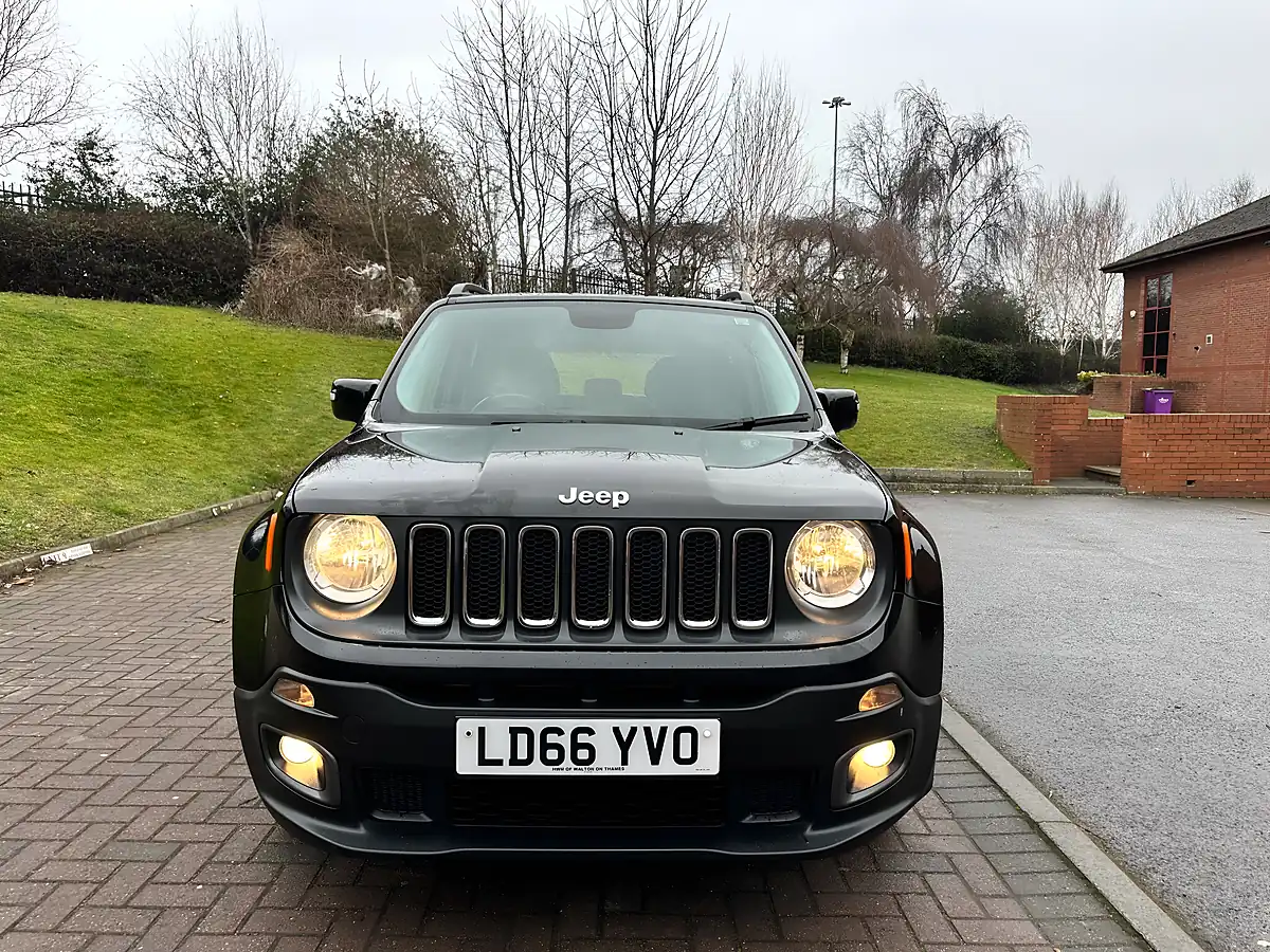 Used 2016 Jeep Renegade Longitude Black - Interior and Exterior details 6