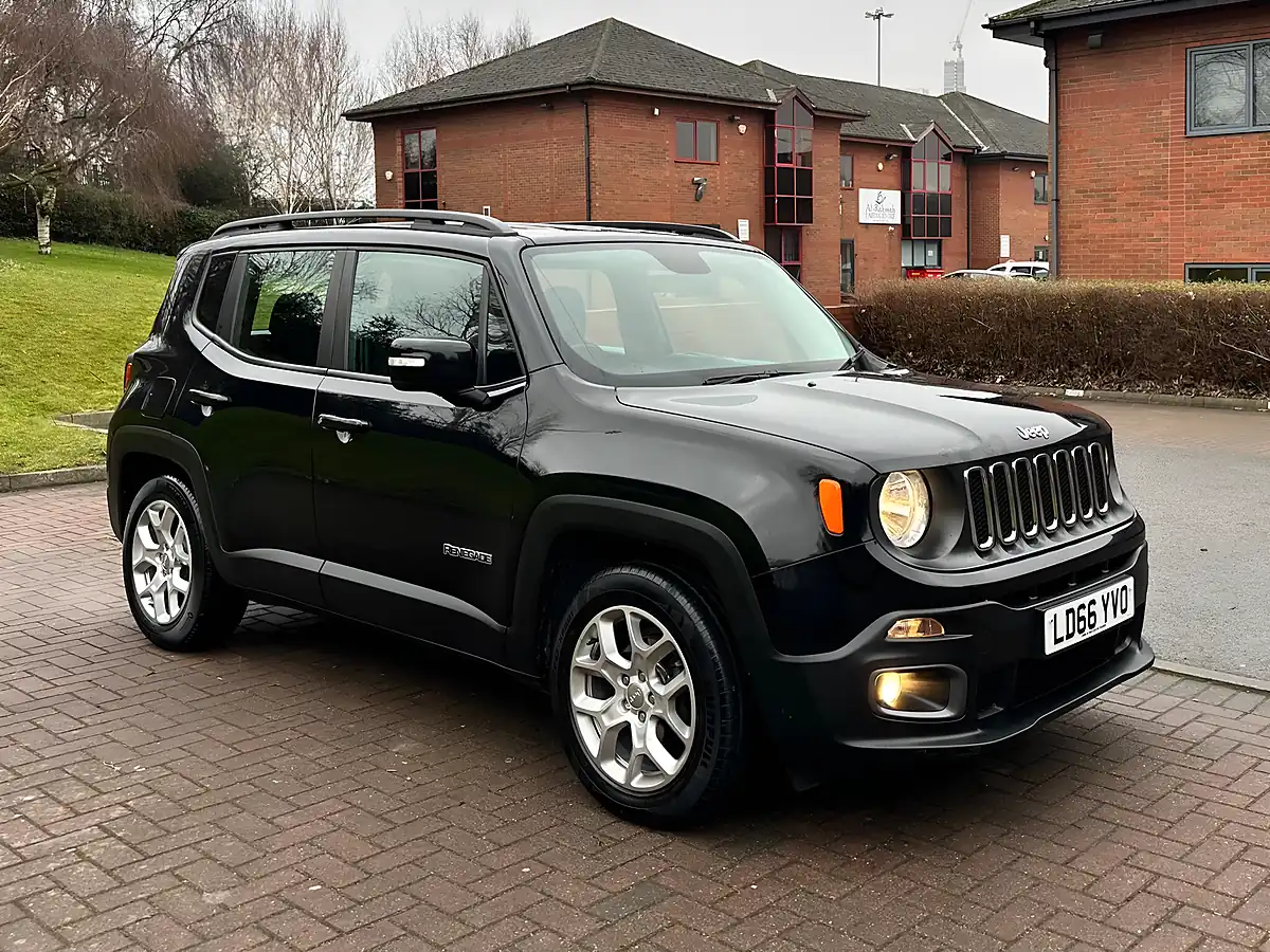 Used 2016 Jeep Renegade Longitude Black - Interior and Exterior details 8