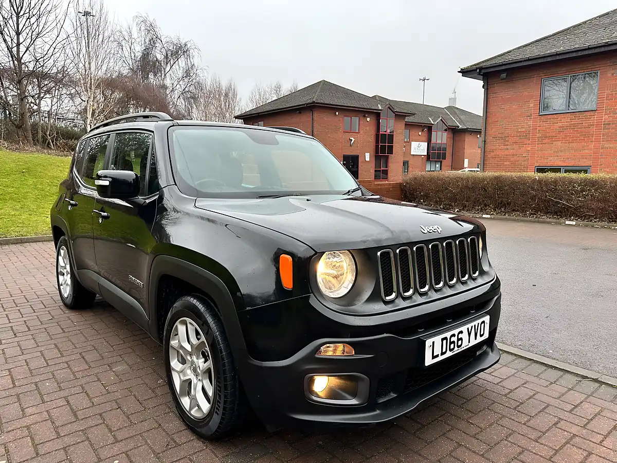 Used 2016 Jeep Renegade Longitude Black - Interior and Exterior details 9