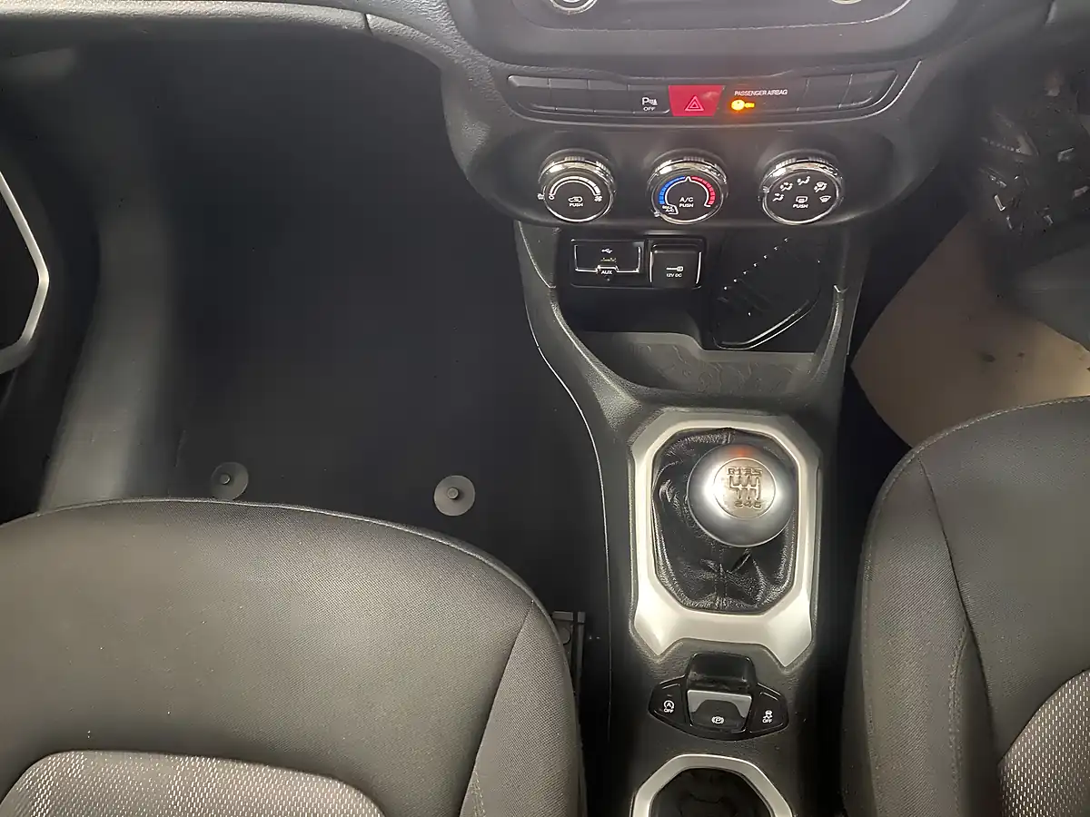 Used 2016 Jeep Renegade Longitude Black - Interior and Exterior details 11