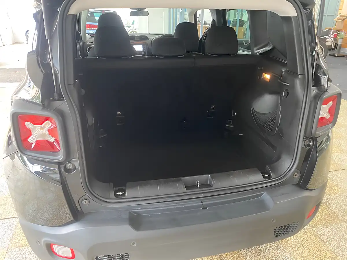 Used 2016 Jeep Renegade Longitude Black - Interior and Exterior details 14