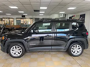 Used 2016 Jeep Renegade Longitude Black - Interior and Exterior details 6