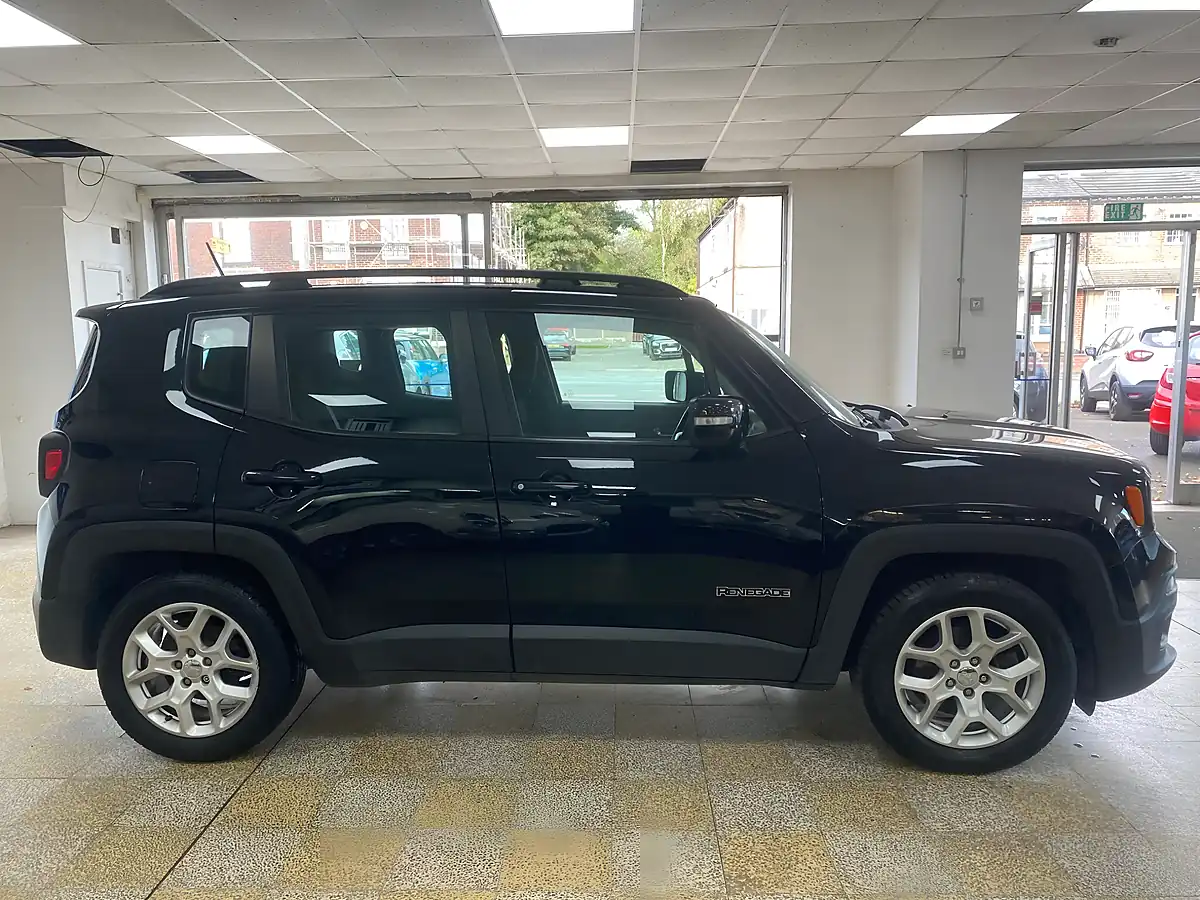 Used 2016 Jeep Renegade Longitude Black - Interior and Exterior details 8